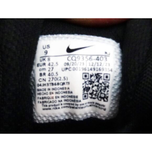 Nike  Legend Essential 2 Old Royal/Black-Racer Blue Men 9 NIB - Picture 11 of 11